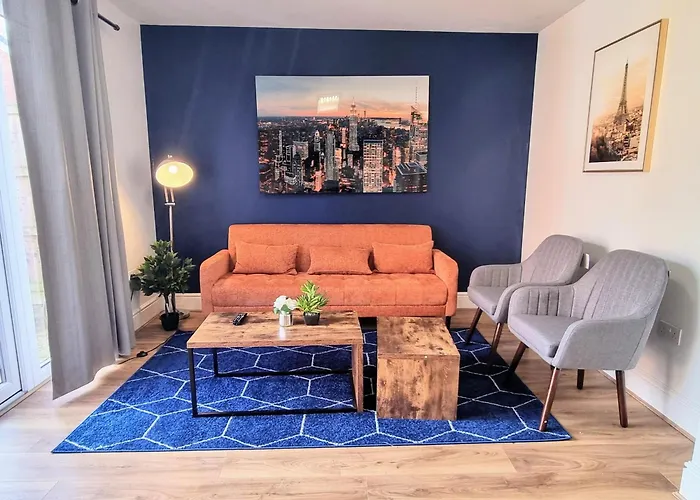 Modern House With Free Parking