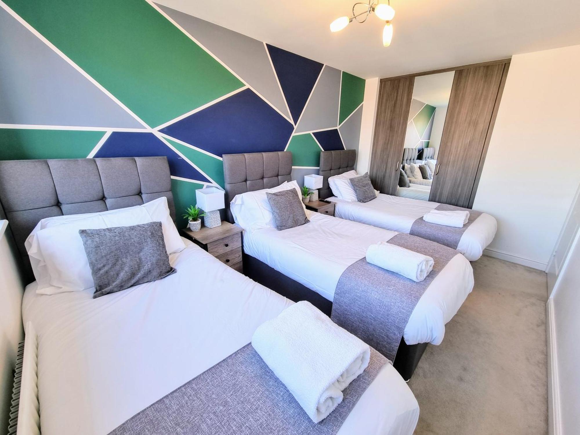 Modern House With Free Parking Vakantiehuis Laindon